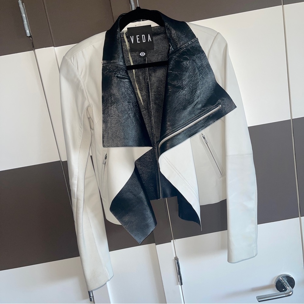 VEDA White & Black Flap Leather Jacket Size Medium - Picture 3 of 15